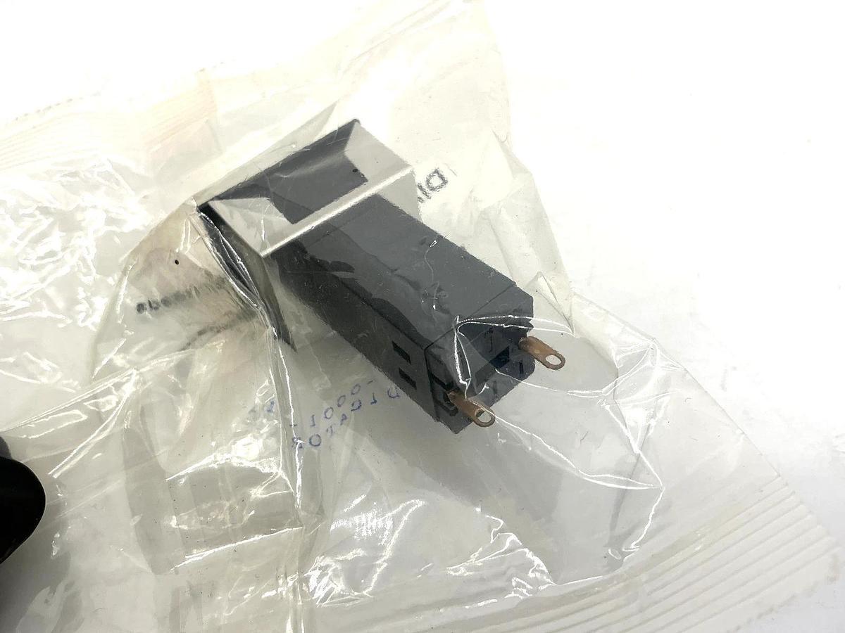New Dialight 554-0001-511 Illuminated Panel Mount Indicator Light 2-Pin