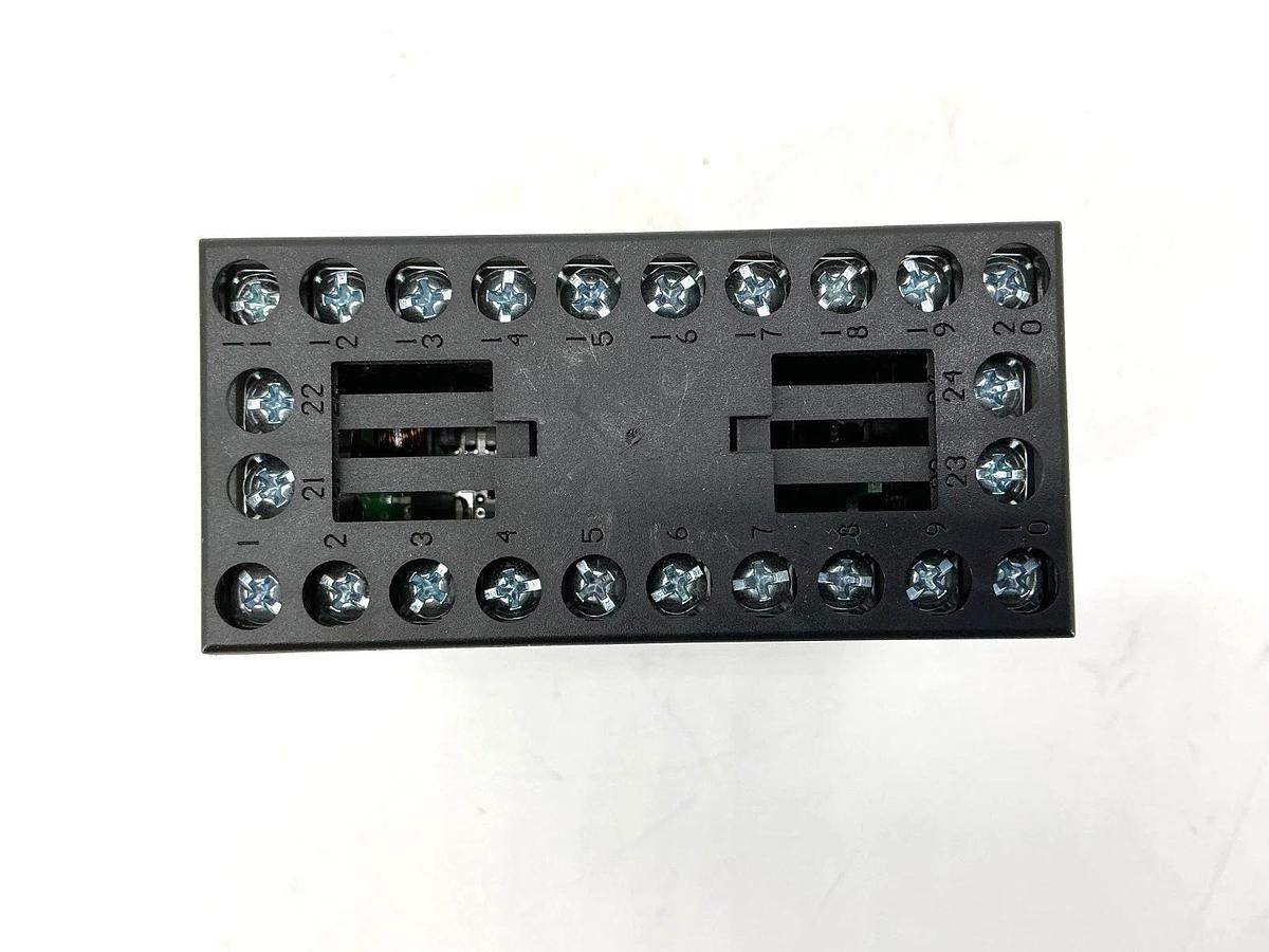 New Watlow 988L-10FD-AARR Ser 988LF Temp Process Controller 100-240VAC 50/60HZ