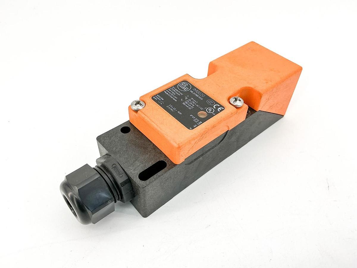 New IFM IME2015BFBOA Proximity Sensor 250V 100mA IM0020 - No Box