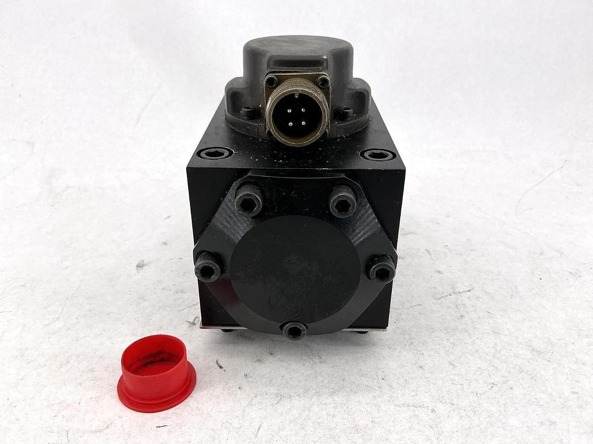 Used Eaton Vickers SM4-40(30) 113-80/50-10 Servo Valve Max Port Pressure 210 bar