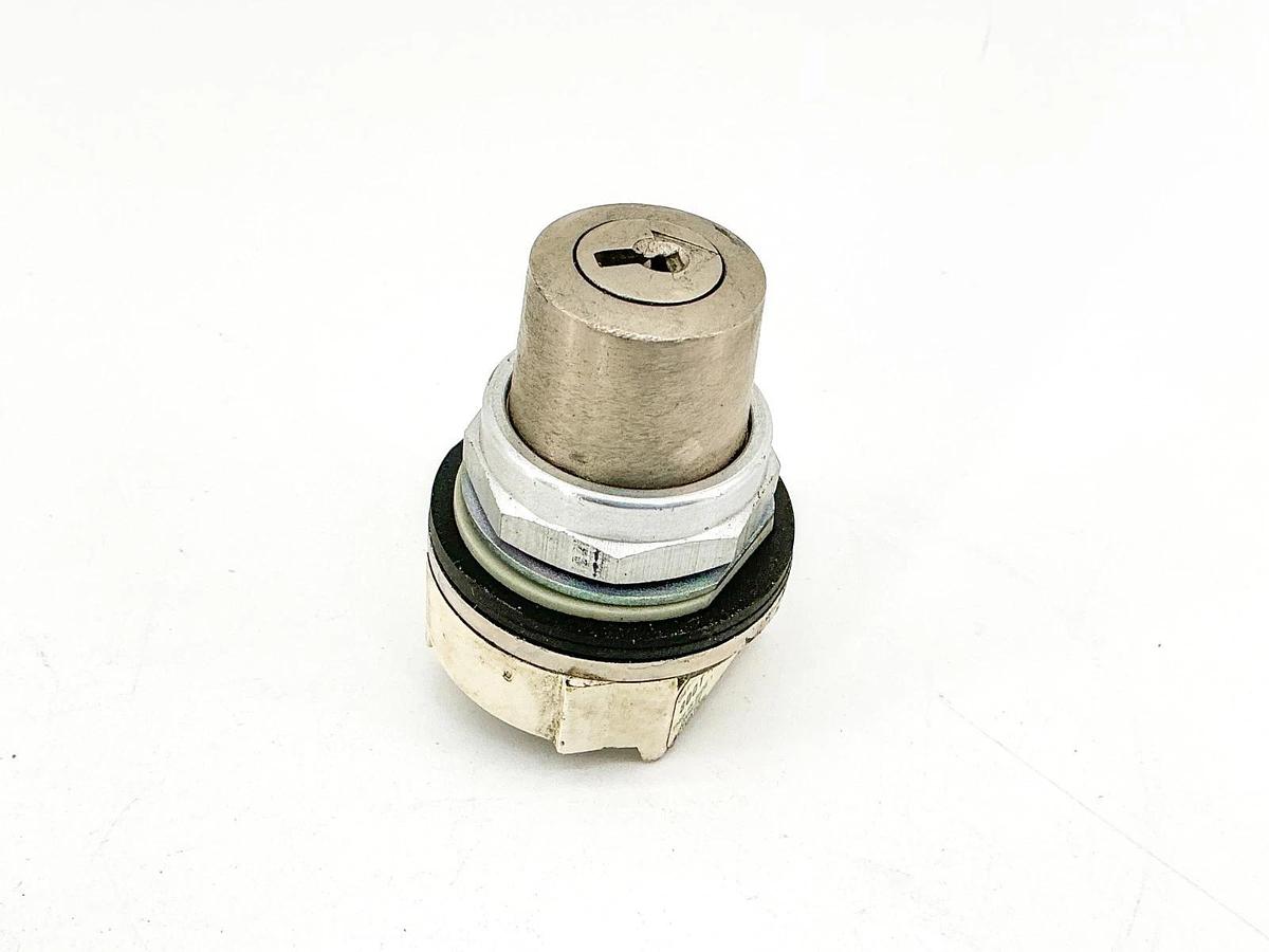 Used Allen Bradley 800T-H32 Keyed Selector Switch Ser T - Missing Key