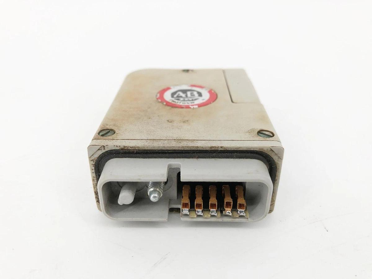 Used Allen Bradley 42LRC-5000 Retroreflective Diffuse Sensor Head (For Parts Only)