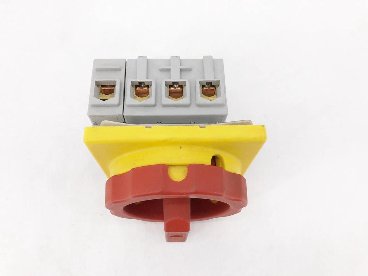 New Siemens 3LD2504-0TK51 Sentron Disconnect Switch 3P 63A 600VAC - No Box