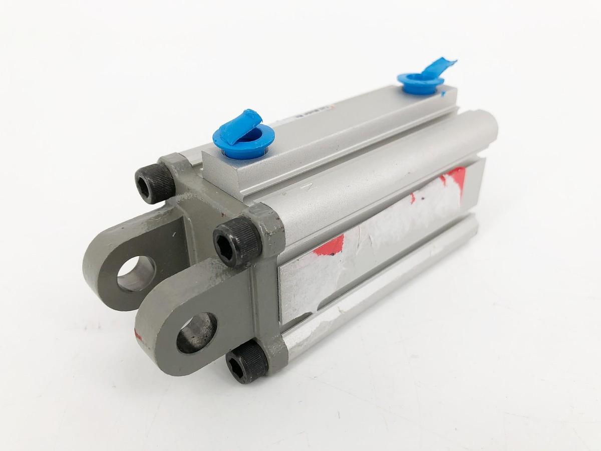 New SMC NCDQ2D32-50DMZ Compact Cylinder 32mm Bore 50mm Stroke 1.0MPa - No Box