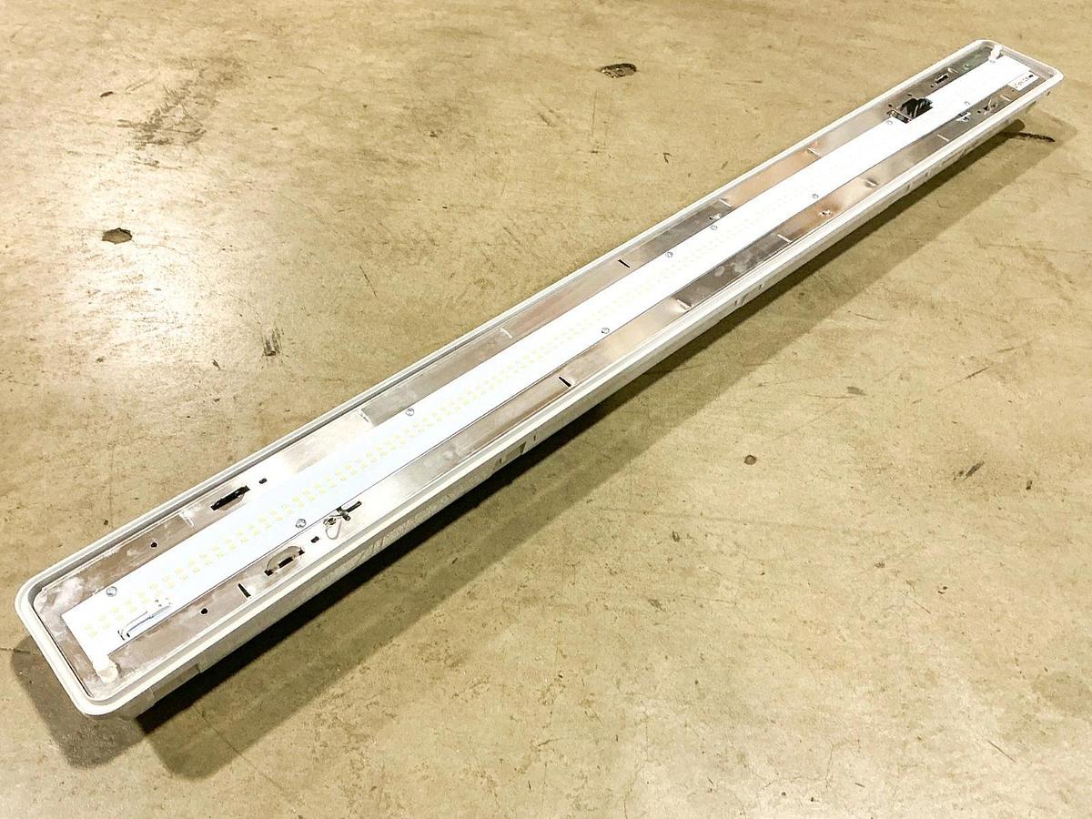 New VM5 MVT-50-40–F-X-V1 35231 Vapor Tight Lamp 40W 100-277V 45.6" 35231