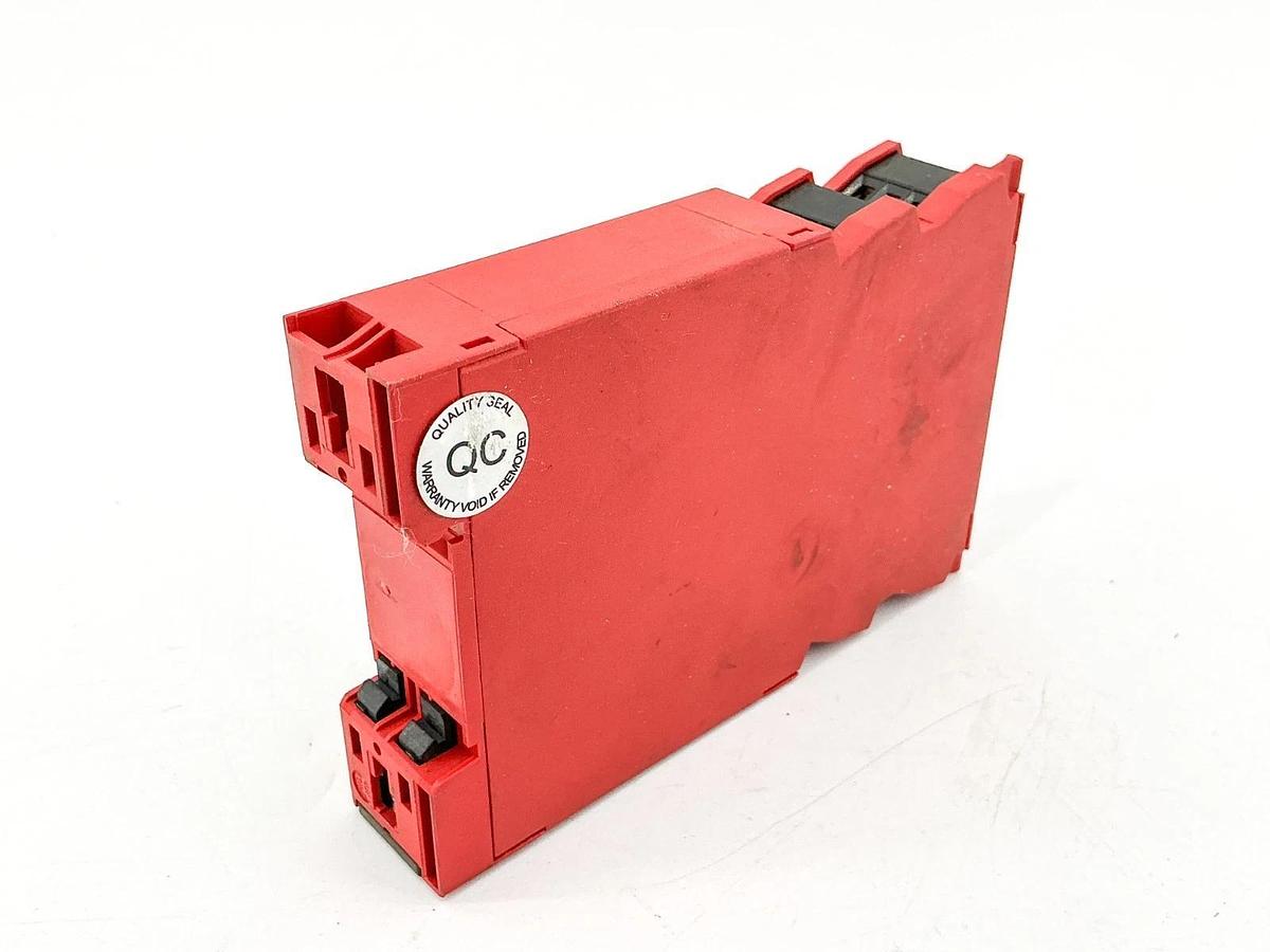 New Allen Bradley 440R-N23116 Guardmaster Safety Relay 115VAC 4W MSR126T No Box
