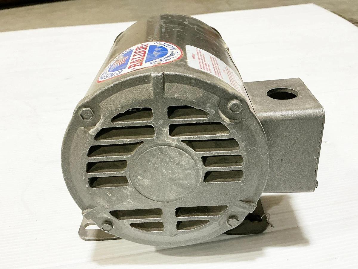 New Baldor M3104-5 Electric Motor 1/3HP 575V 1725RM .64A 3PH 34F06-901 -No Box
