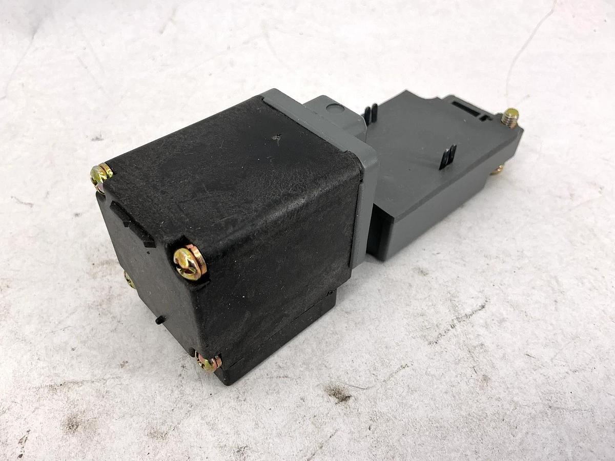 New Eaton Cutler-Hammer E51DEL Photoelectric Thru-beam Source Head & Body 120VAC