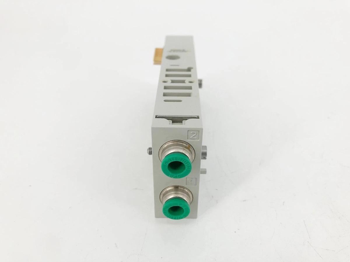 New Numatics 203-1365 Manifold Assembly Z-Board 1/4" Push In Fittings