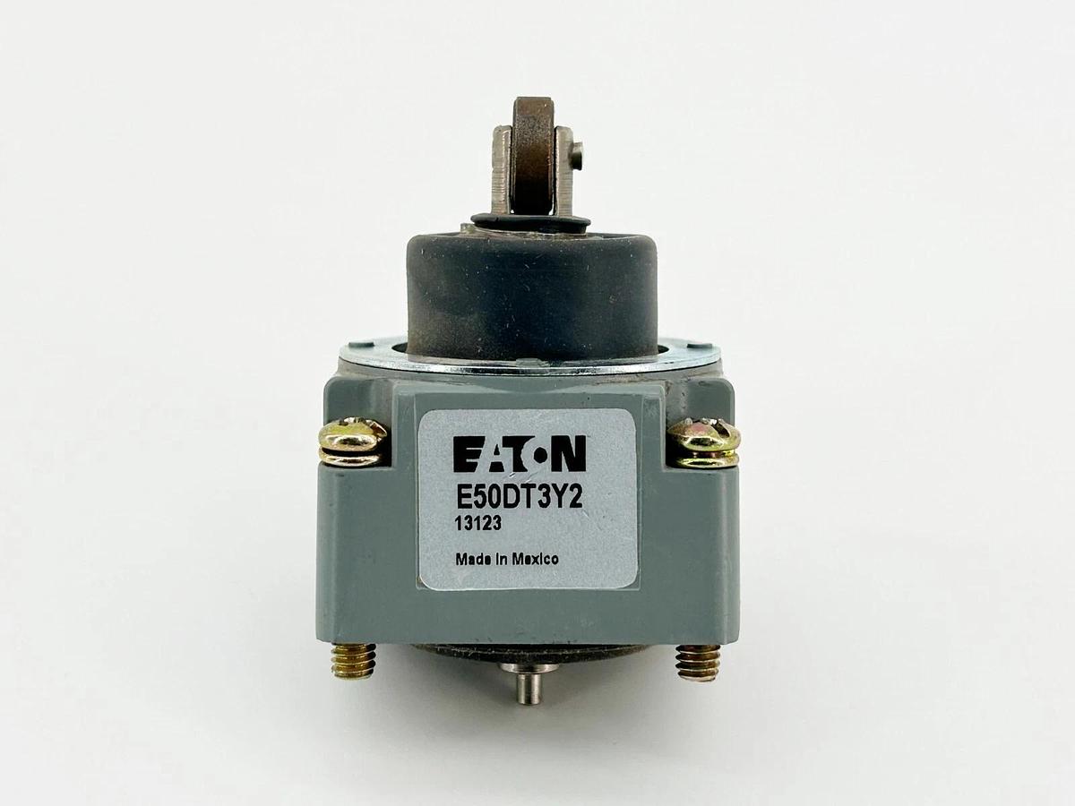 New Eaton E50DT3Y2 Limit Switch Head Spring Return Top Push Roller