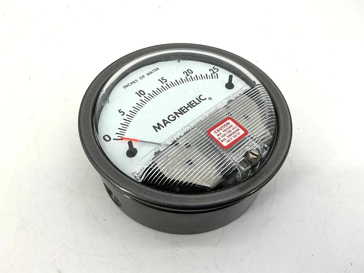 Used Dwyer 2025 Pressure Gauge Magnehelic 0-25" Inches of Water 15PSIG