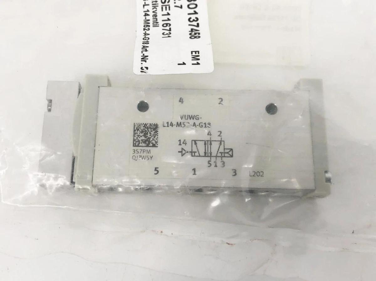 New Festo VUWG-L14-M52-A-G18 Pneumatic Valve 573832