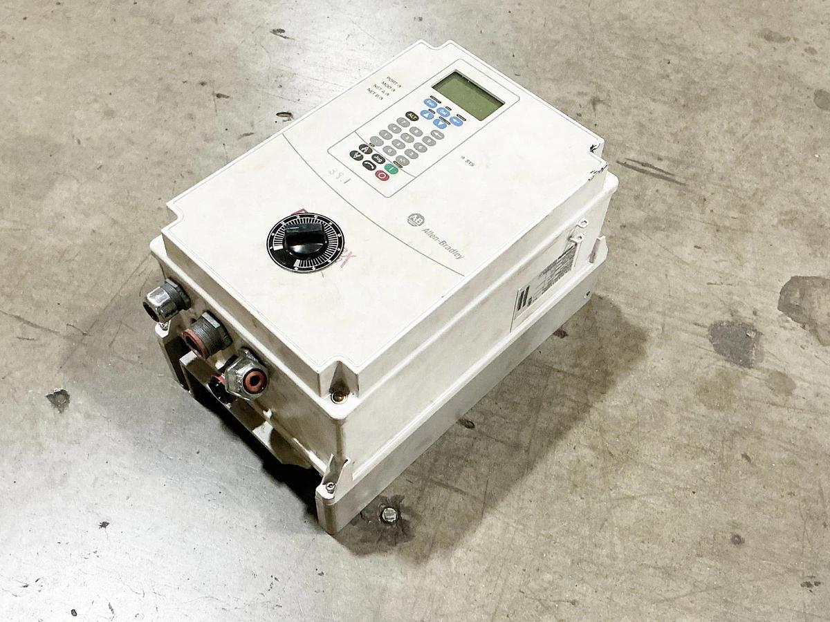 Used Allen Bradley 20AE017C3AYNNNC0 AC Drive 15HP 600V 3PH - Not working - For Parts
