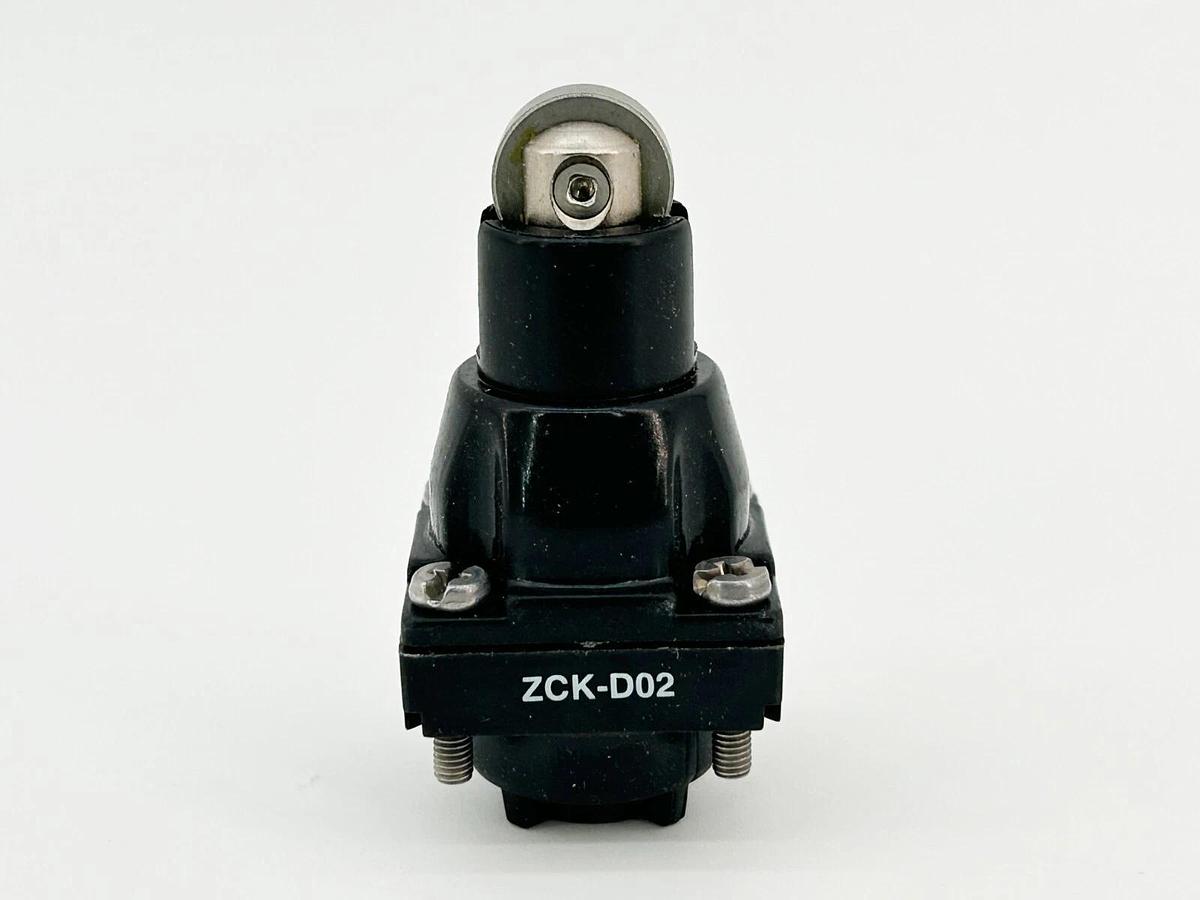 New Telemecanique ZCKD02 Limit Switch Roller Plunger Spring Return 2 Directions