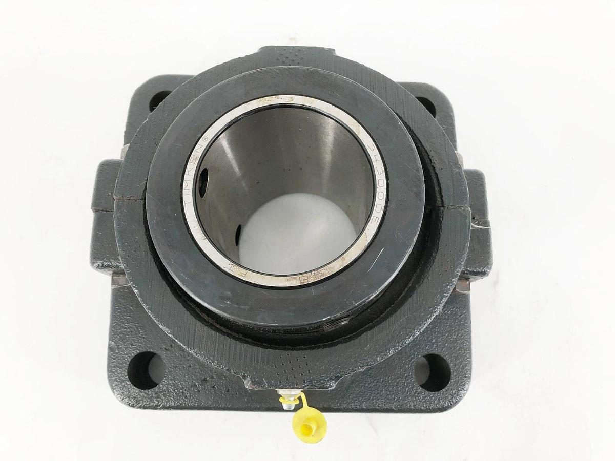 New Sealmaster RFB-300C Flange Mount Tapered Roller Bearing 3" Bore - No Box