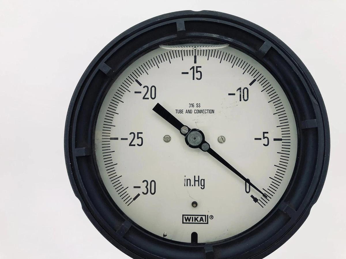 WIKA 9833914 Process Gauge 4.5 Dial 1/2 NPT Connection -30/0 Psi Liquid Filled