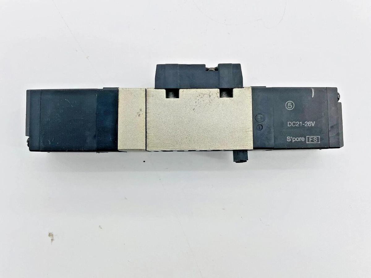 Used SMC VFS2200-5FZ Pneumatic Solenoid Valve 26V DC21-26V