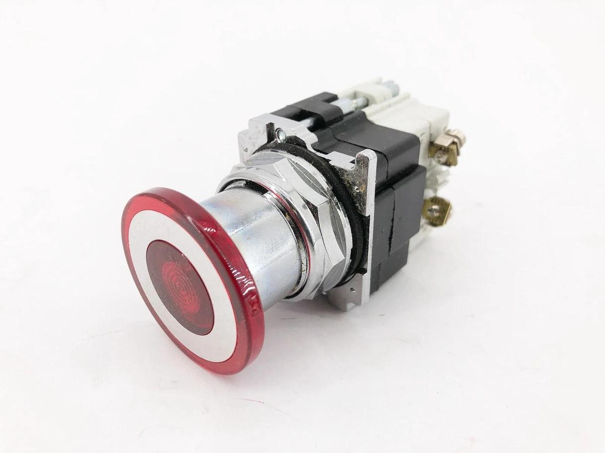 New Cutler-Hammer 10250T563C47-1 Red Illuminated Push-Pull Device 2-Pos