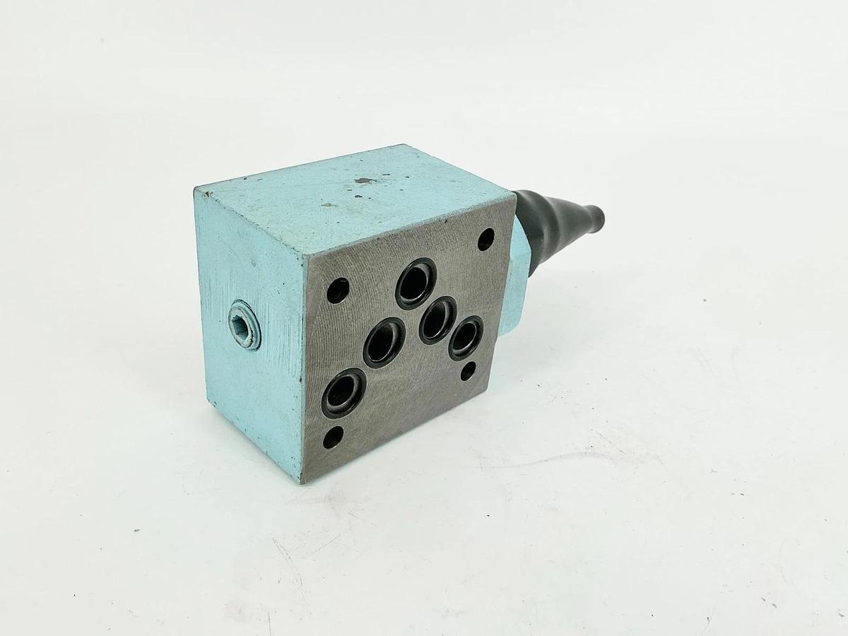 New Denison 026-27353 SRR-02113-0B1 Reducer Valve - No Box
