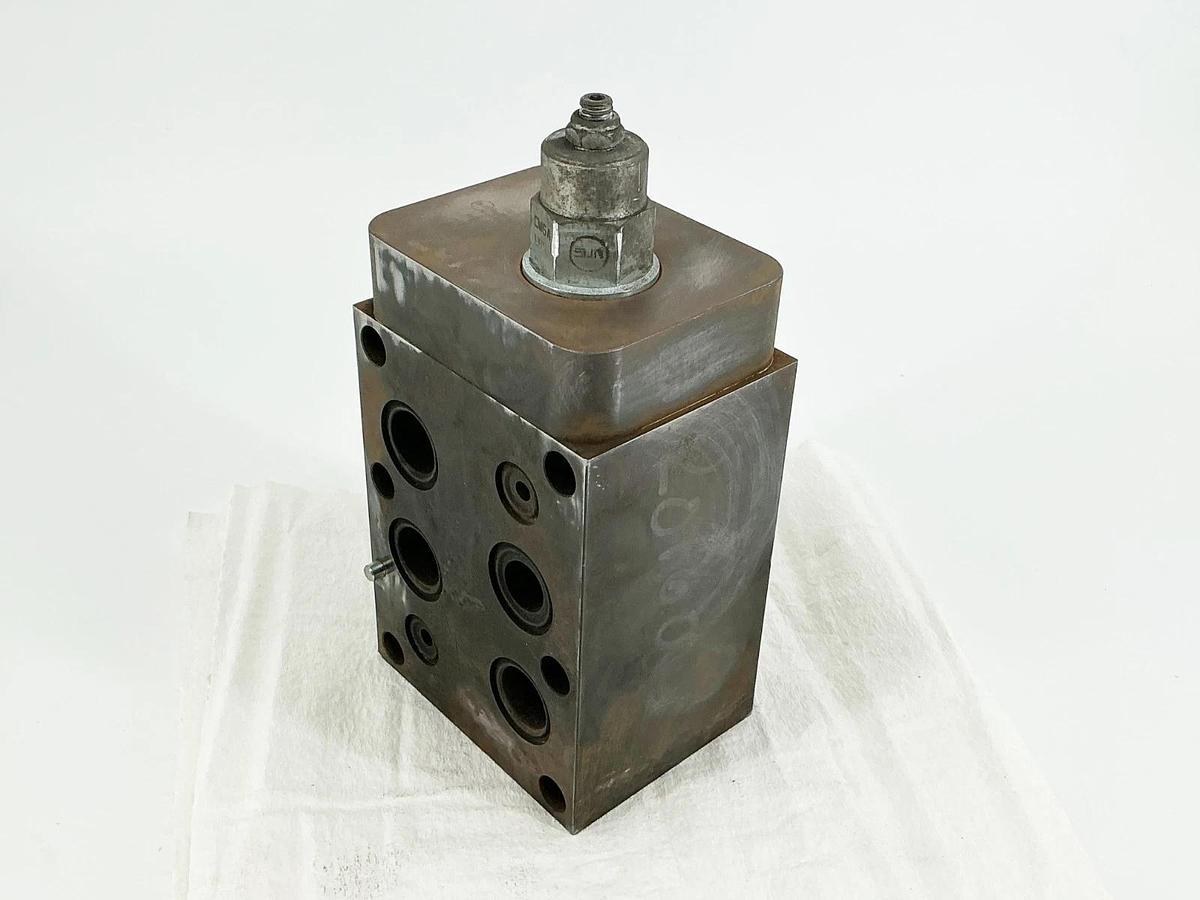 Used Sun Hydraulics PBA/S Sandwich Manifold CWGA-LHN