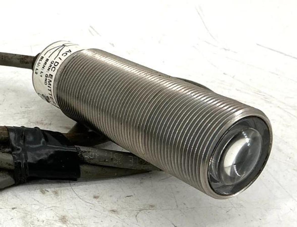 Used Banner Engineering SMA30SELC Photoelectric Sensor 3-Wire 12-240VAC 28464