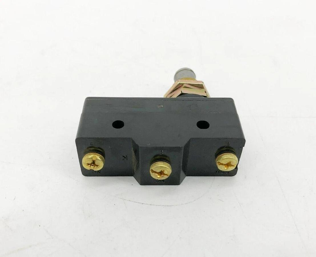 Lot of 2 New Omron Z-15GQ-B7-K Panel Mount Snap Action Switches 15A