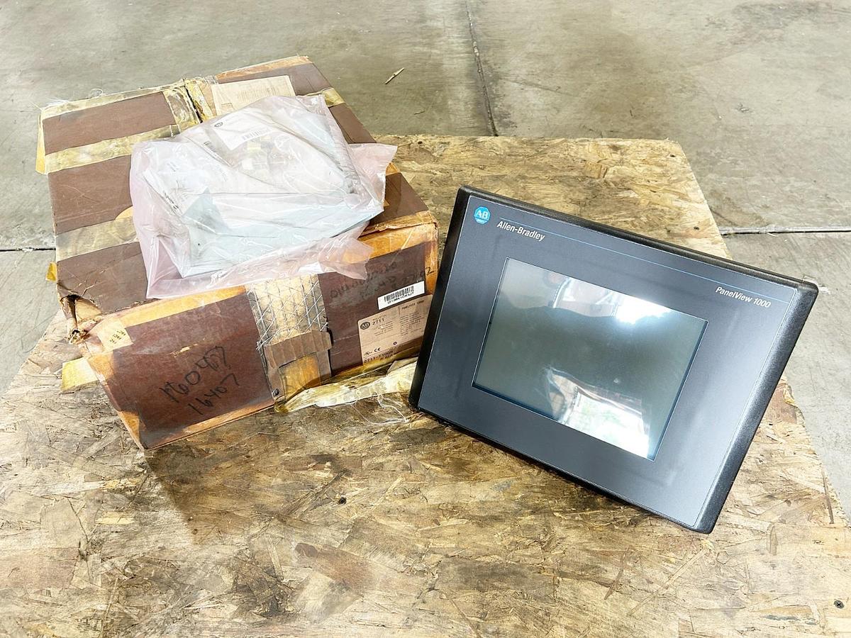 New Allen Bradley 2711-T10G8 Operator Interface 10" Display 640X480 Pixels 240V