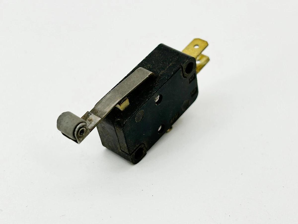 Used Lot of 3 Honeywell 2TMA15-4 Limit Switch Snap Action 10A 1/3HP 250V