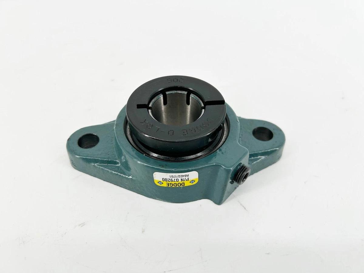 New Dodge F2B-DL-100-NL Flange Bearing 1" Bore 2-Bolt 079280 R0422/1701