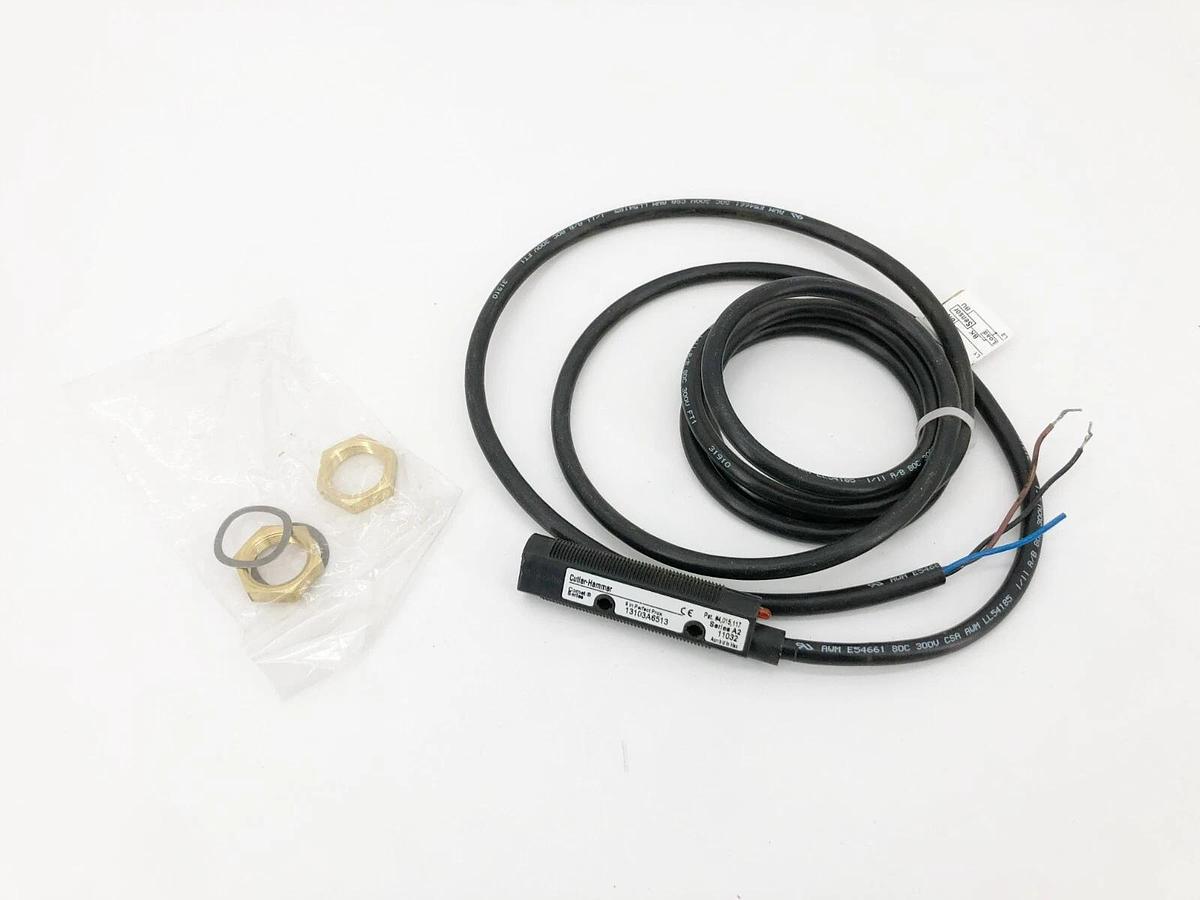 Used Eaton 13103A6513 Photoelectric Sensor 9" Range 20-264VAC 15-30VDC