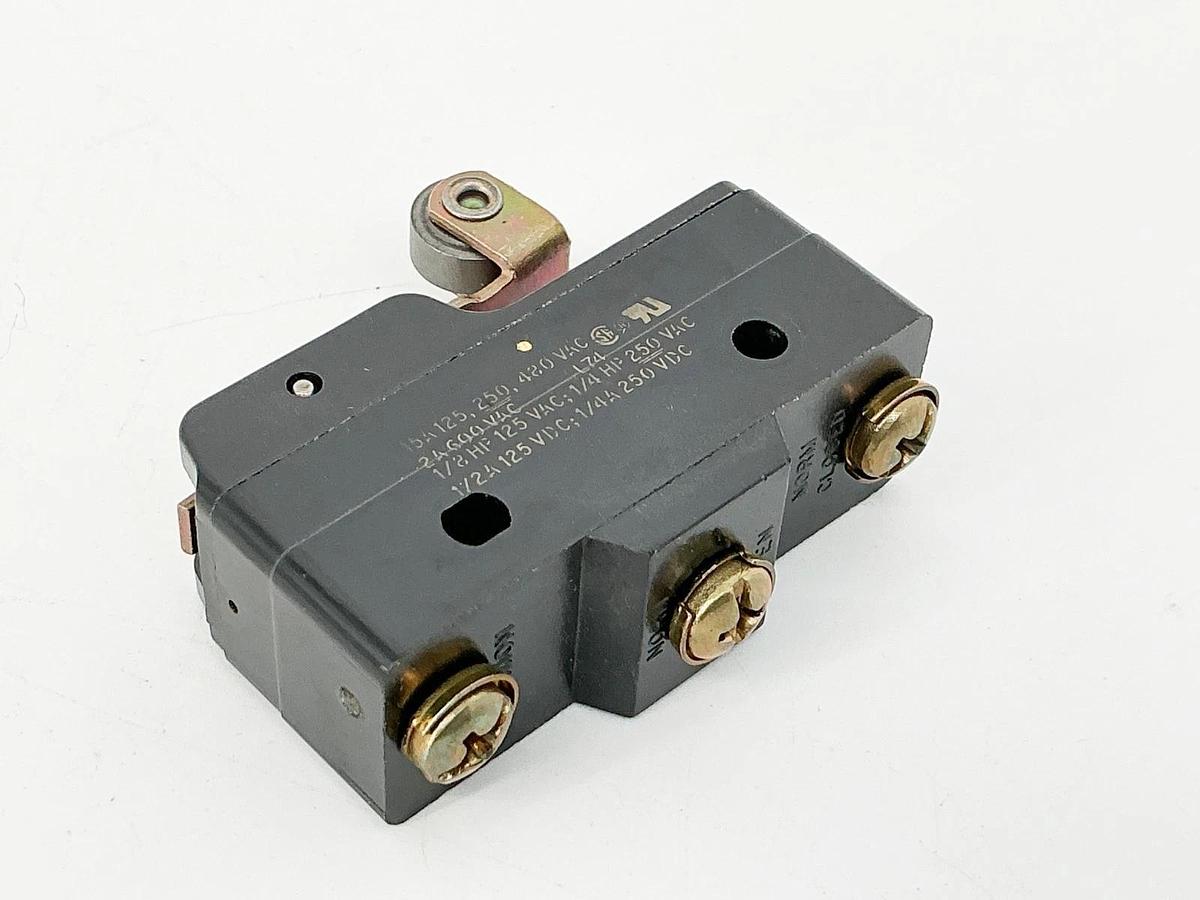 New Lot of 2 Microswitch BZ-2RW822-A2 Roller Limit Switch 15A 600V - No Box