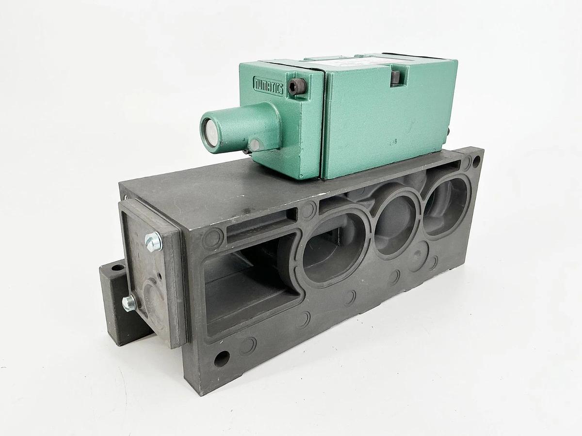 New Numatics 555TA4150 Solenoid Valve 150PSIG 554JA400O