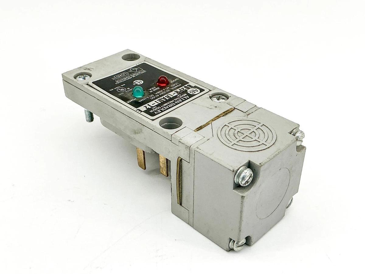 Used Allen Bradley 802PR-LBAM1-12 Inductive Proximity Switch 250V Ser.E-Missing Parts