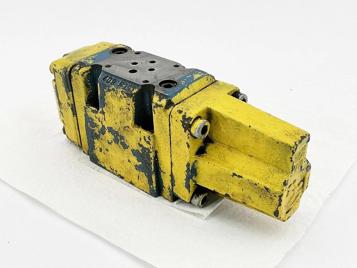 Used Rexroth RR00007102 Pilot Valve 4WRZ10E50-5176A24NET