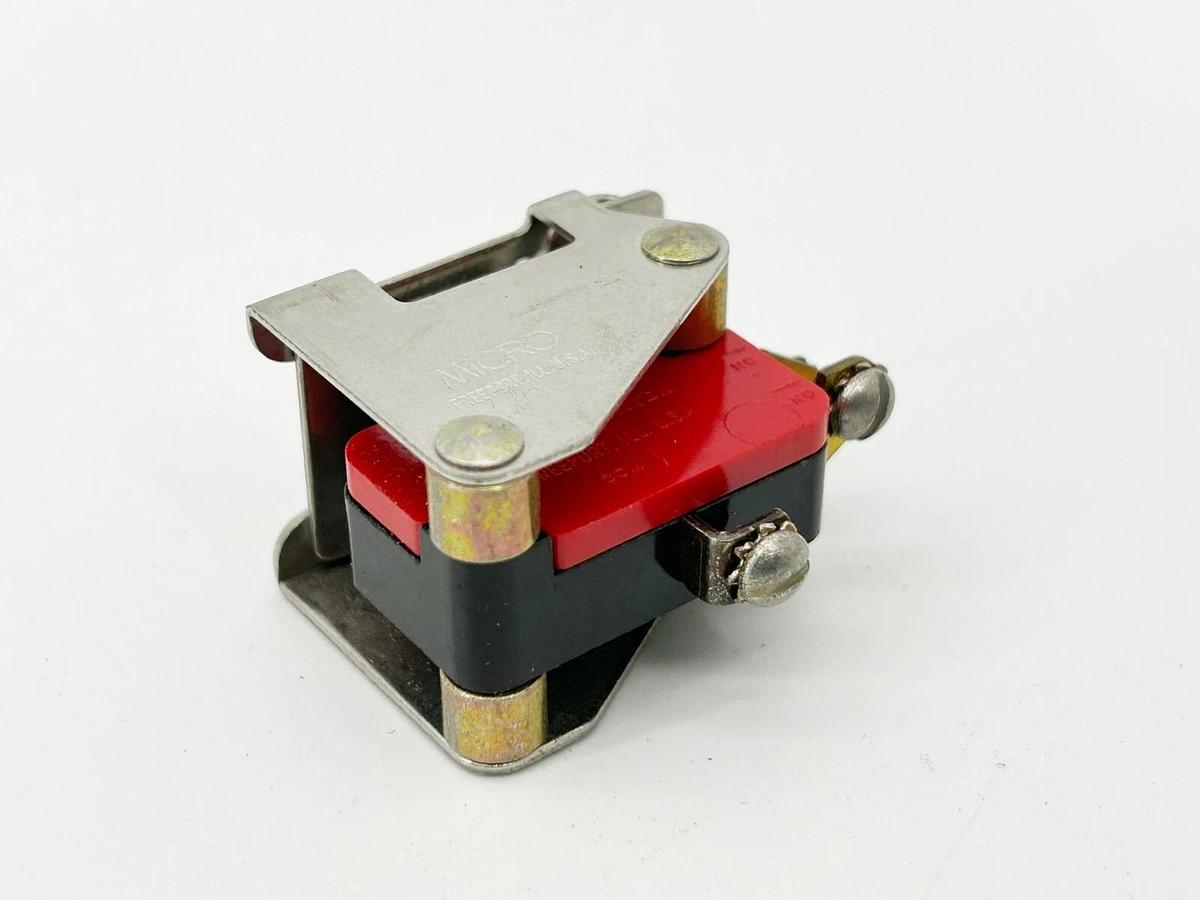 New Honeywell Micro Switch 2D70 Pushbutton Switch