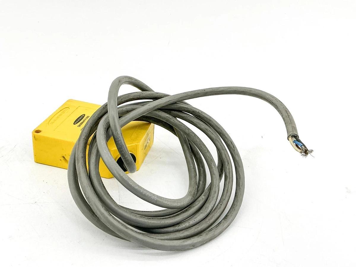 Used Banner Engineering Q60BB6AFV1000 Photoelectric Sensor 10-30VDC 0339A