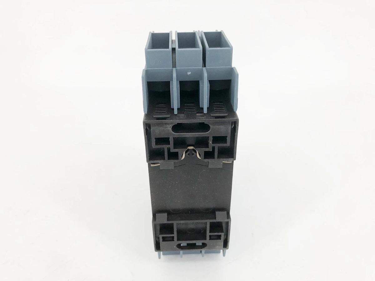 New Siemens 3RV2721-4CD10 Circuit Breaker 22A 690V