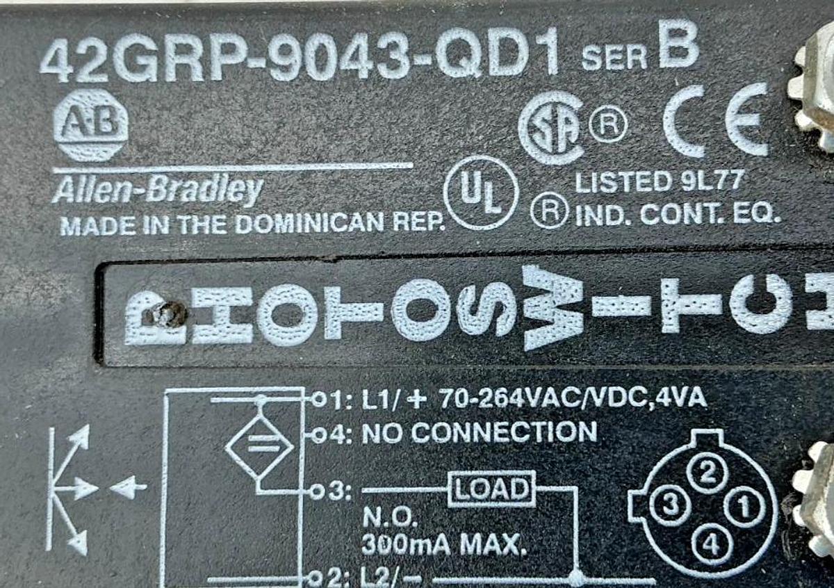New Allen Bradley 42GRP-9043-QD1 Ser B Photoswitch Sensor 4-Pin 70-264V - No Box