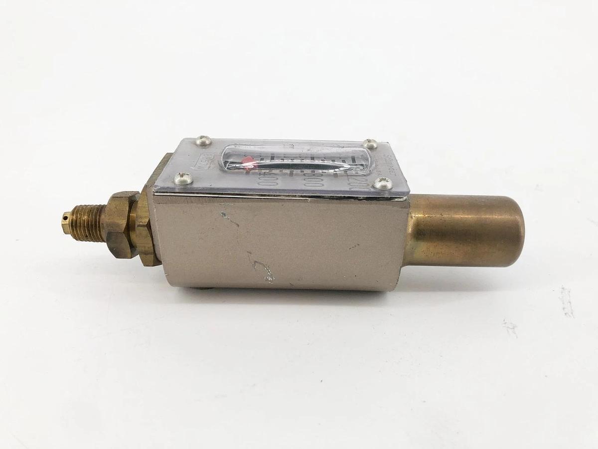 New Schrader 8857W Hydraulic Gauge Range 200-1200 PSIG - No Box