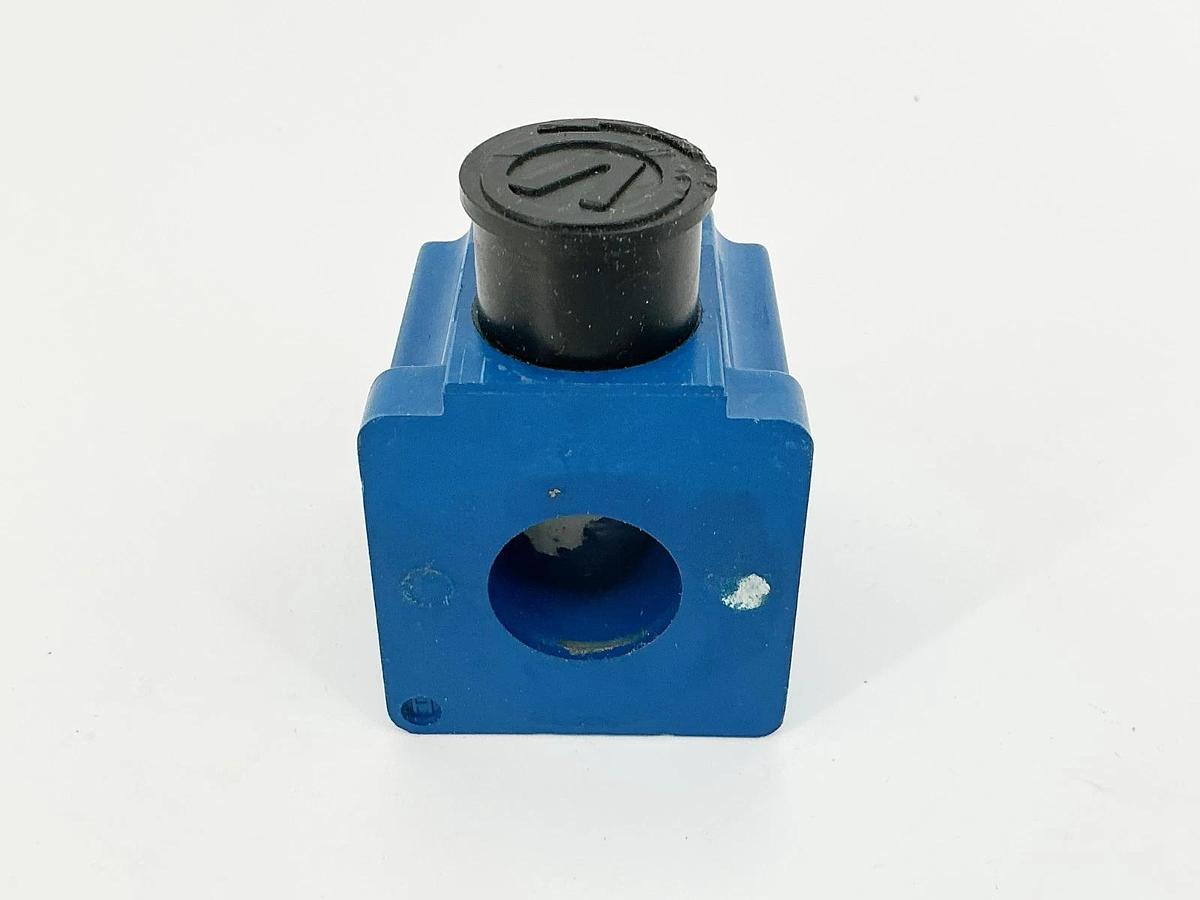 New Vickers 681610 Solenoid Coil 24VDC 1/7A - No Box
