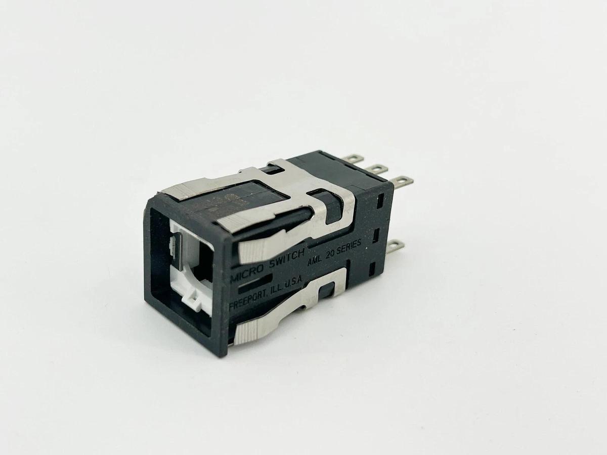 New Honeywell AML21CBE2AC Pushbutton 3A 240V DPDT - No Box