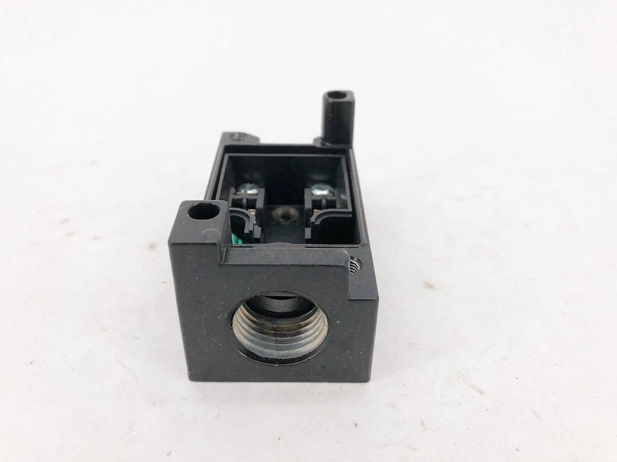 New Honeywell Microswitch MPB20 Limit Switch Receptacle 1/2" 4 Terminal