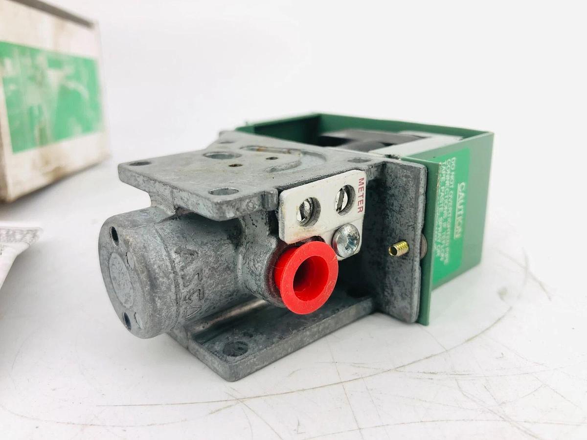 New ASCO 8318D001 Solenoid Valve 1/4 Port 110/120V 50/60Hz