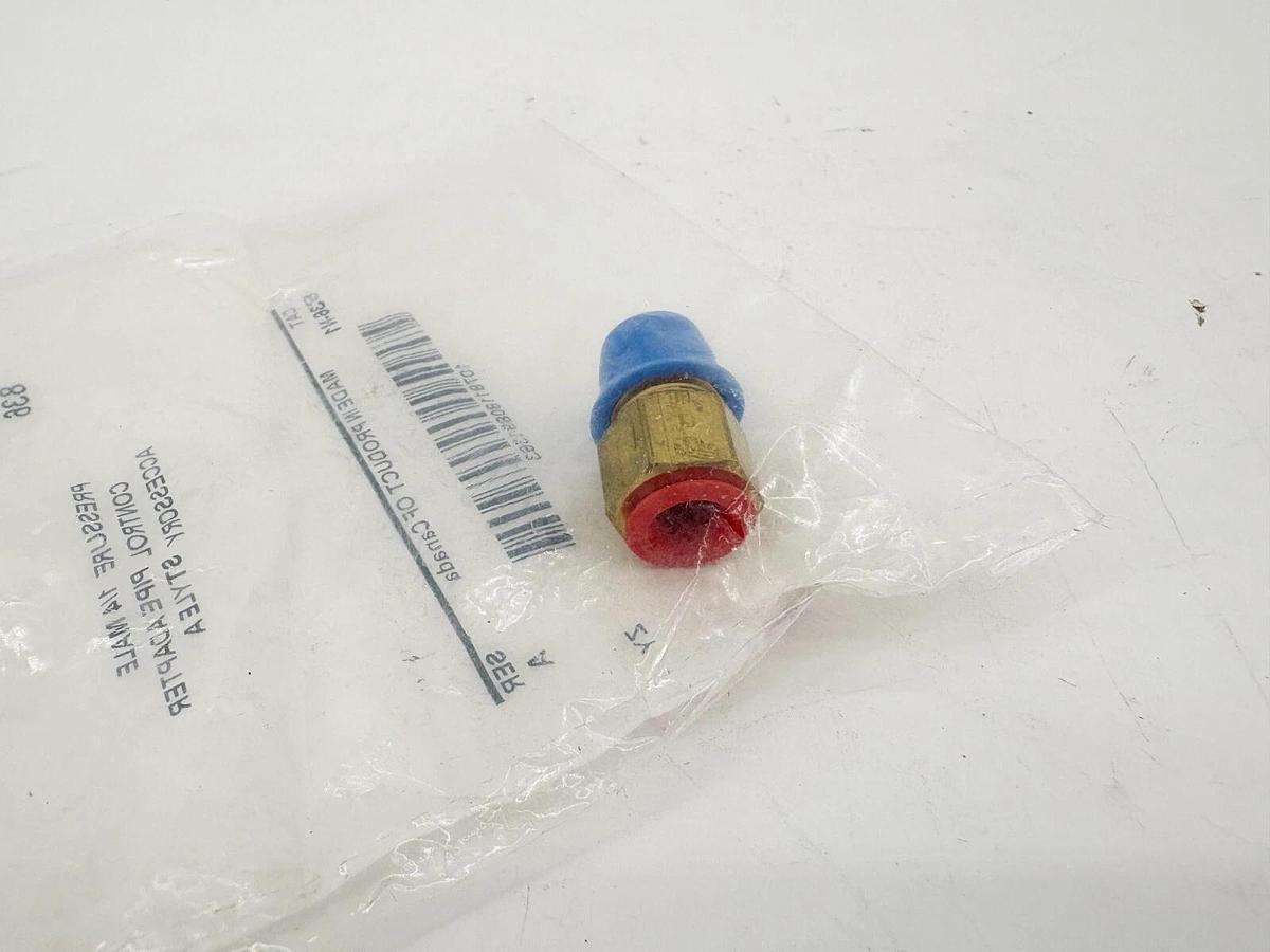 New Allen Bradley 836-N1 Pipe Adapter 1/4" Male Style A Pressure Control Acc.