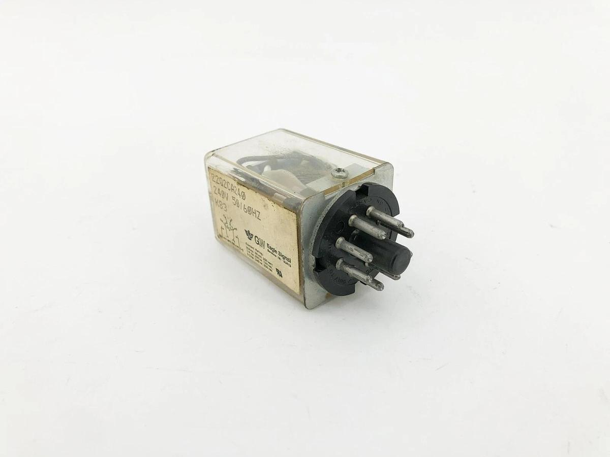 Used Eagle Signal 22Q2CA240 Round Base Relay 240VAC 50/60Hz K83