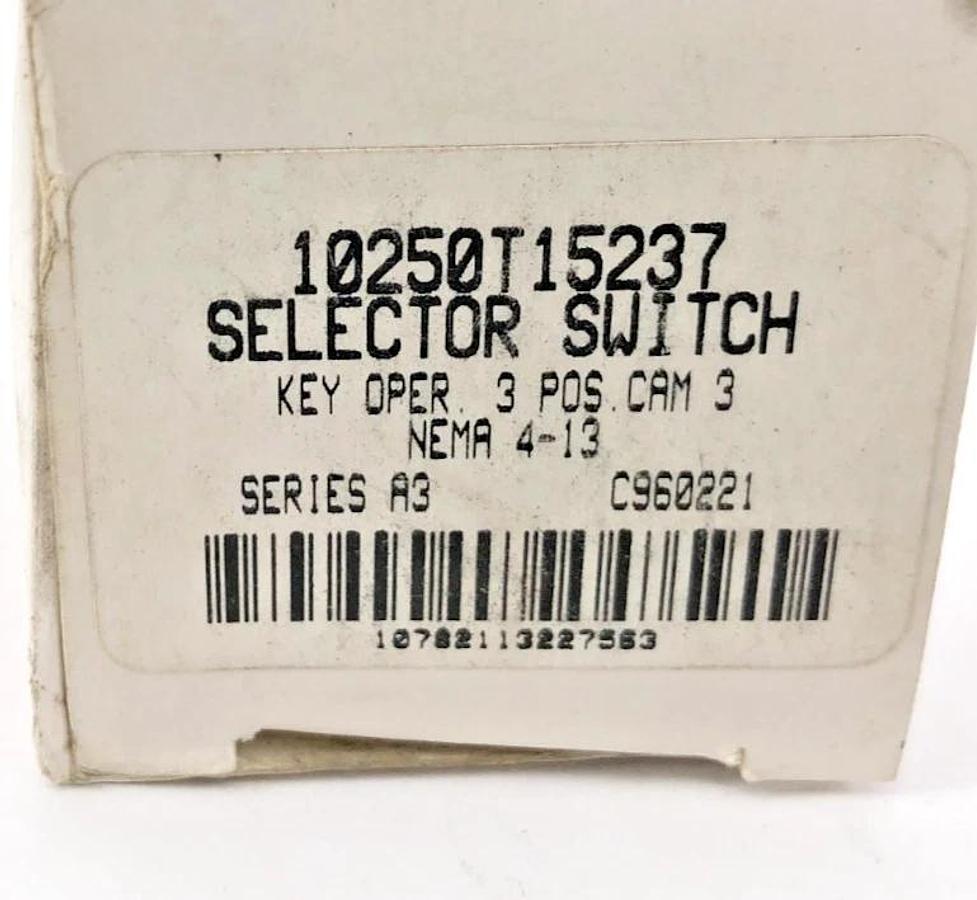 New Cutler-Hammer 10250T15237 Selector Switch w/ Keys 3-Position