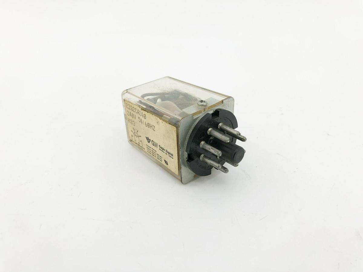 Used Eagle Signal 22Q2CA240 Round Base Relay 240VAC 50/60Hz K83