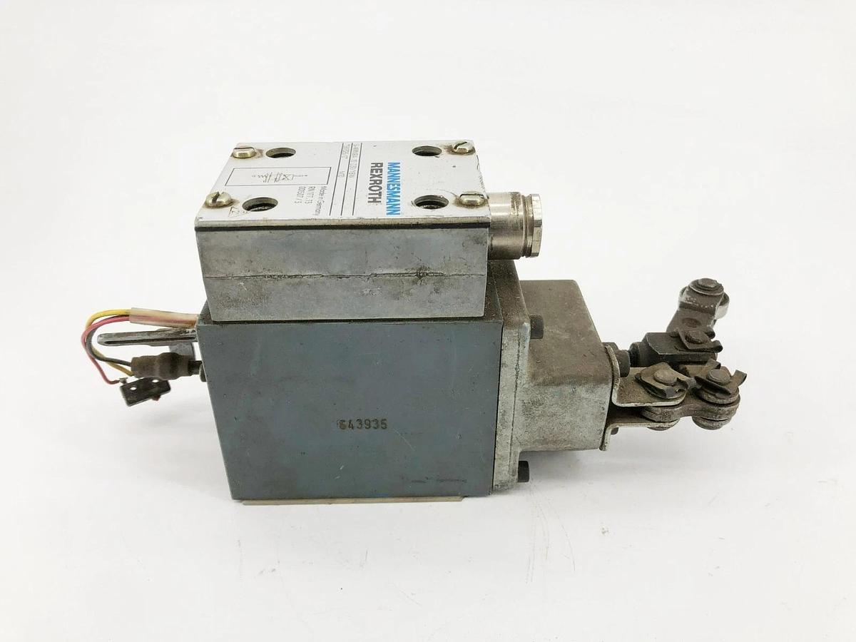 Used Rexroth 5-4WMRA-10-D31/YBW Directional Spool Valve 589325/0 (For Parts Only)