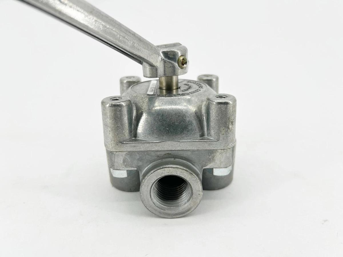 New Barksdale 9023-M-A Pneumatic Directional Control Valve 1/2" - No Box