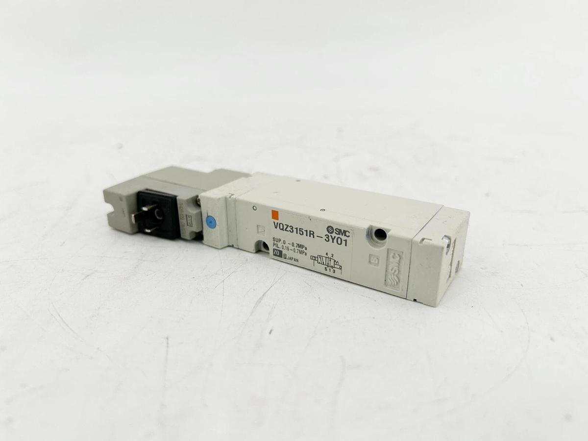 New SMC VQZ3151R-3Y01 Pneumatic Solenoid Valve